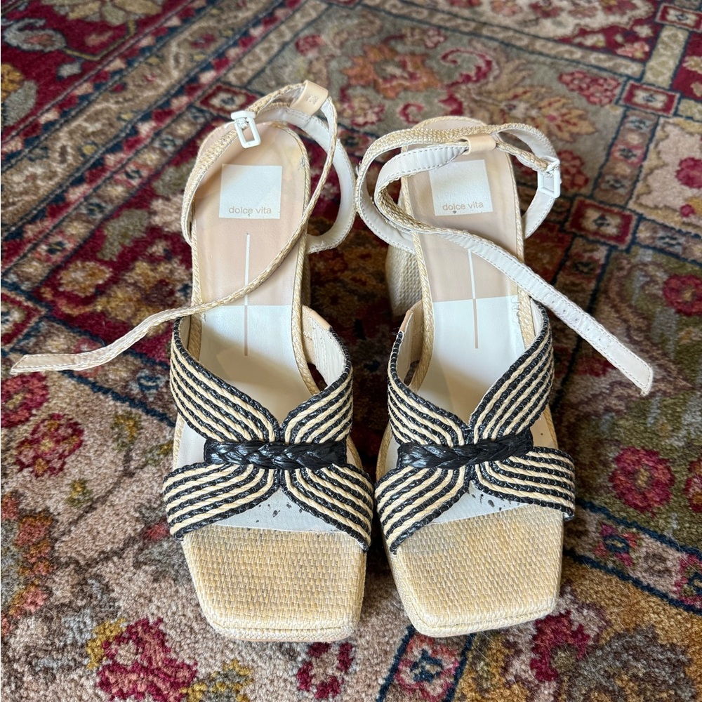 Dolce Vita Women's Striped Sandals - Black and Tan